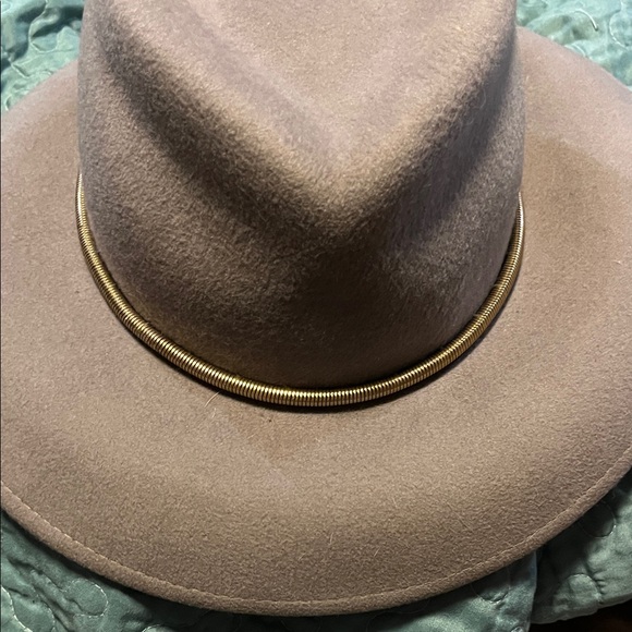 Women’s Eric Javits Beatriz wool felt fedora with gold accent band - Picture 12 of 13